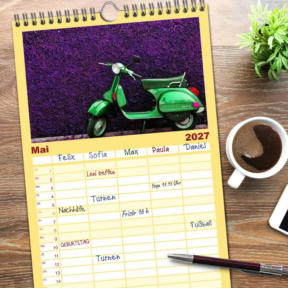 Bild: 9783594320600 | Familienplaner 2027 - Vespa Liebe mit 5 Spalten (Wandkalender, 21 x...