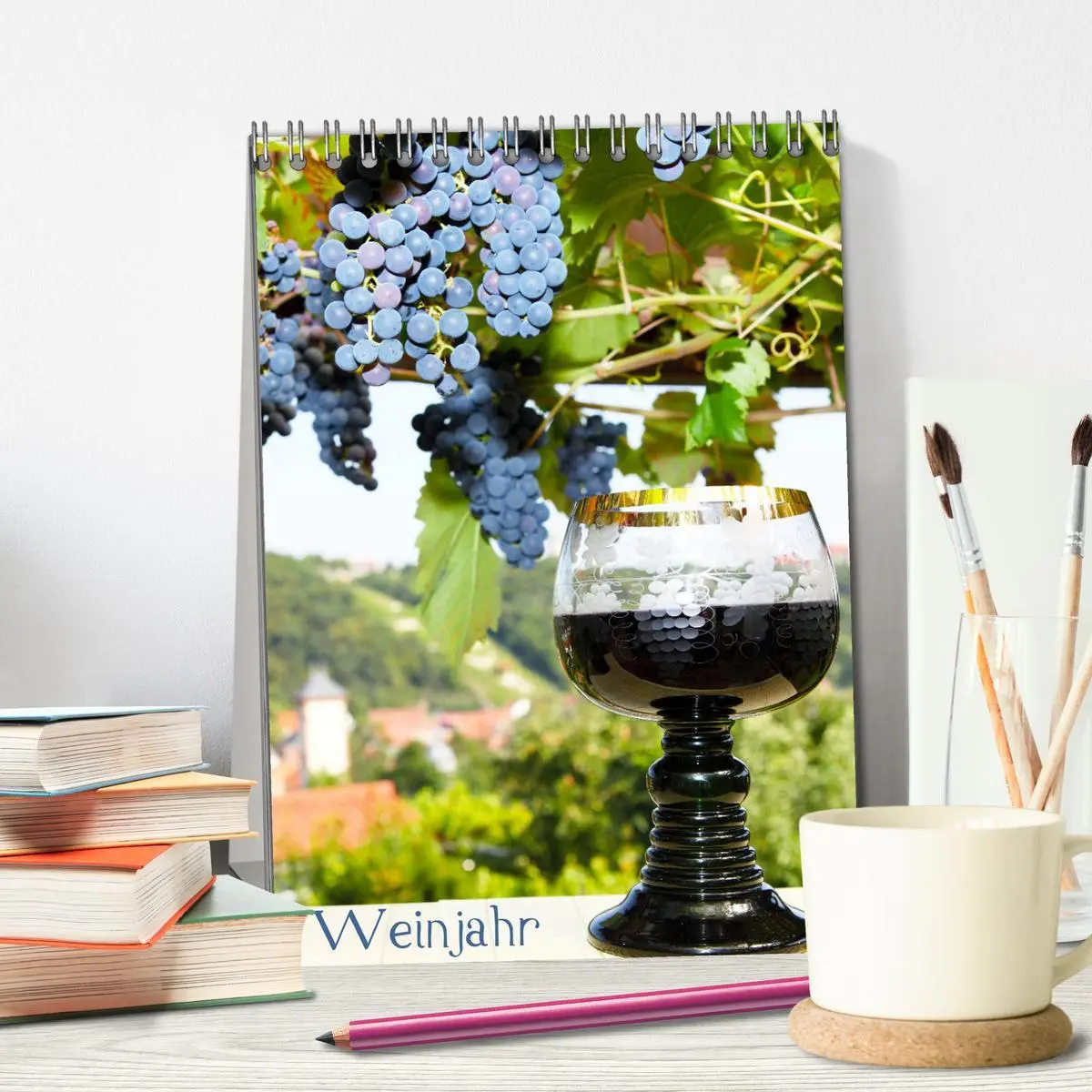 Bild: 9783516414400 | Weinjahr (Tischkalender 2026 DIN A5 hoch), CALVENDO Monatskalender