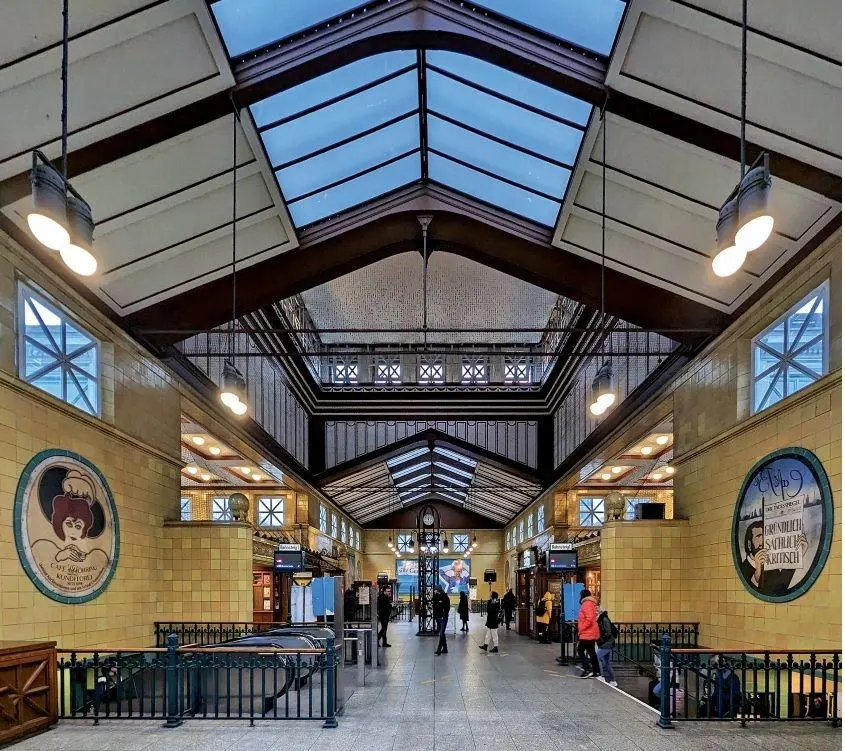Bild: 9783814802701 | Die schönsten Berliner U-Bahnhöfe | Christian Simon | Buch | 144 S.