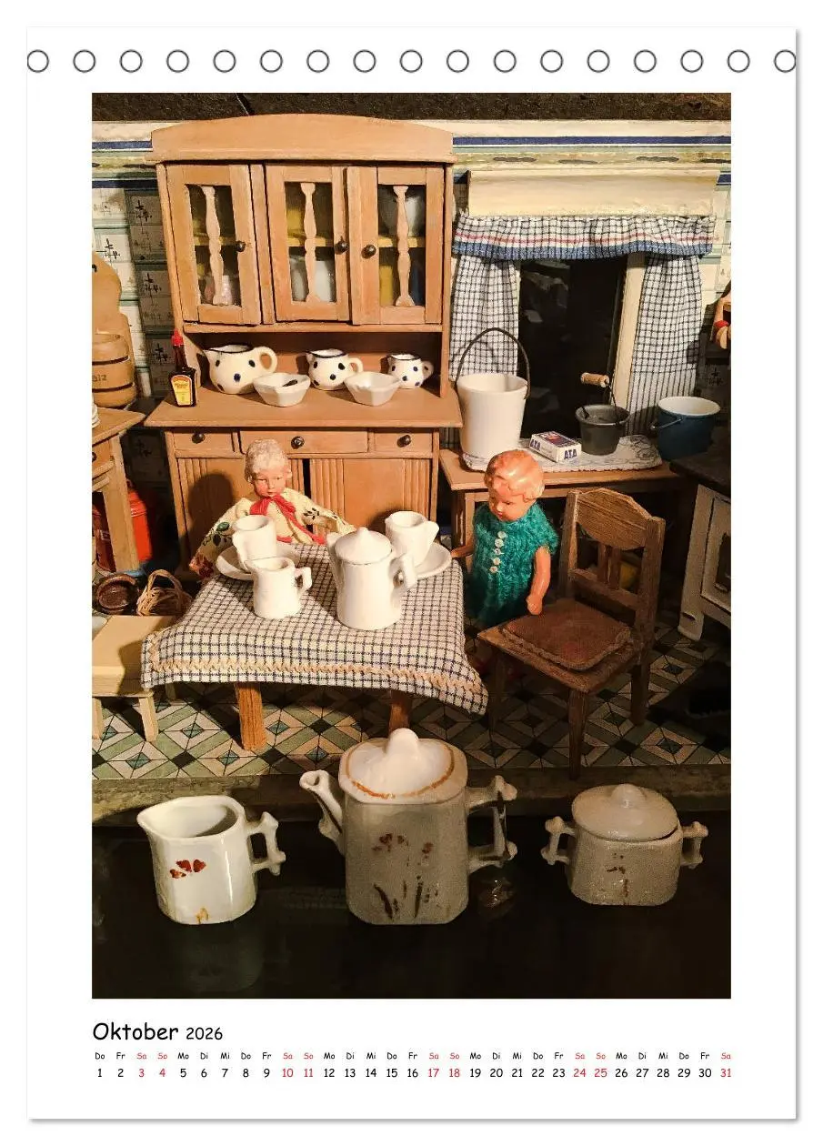 Bild: 9783516393101 | Alte Puppenzimmer (Tischkalender 2026 DIN A5 hoch), CALVENDO...