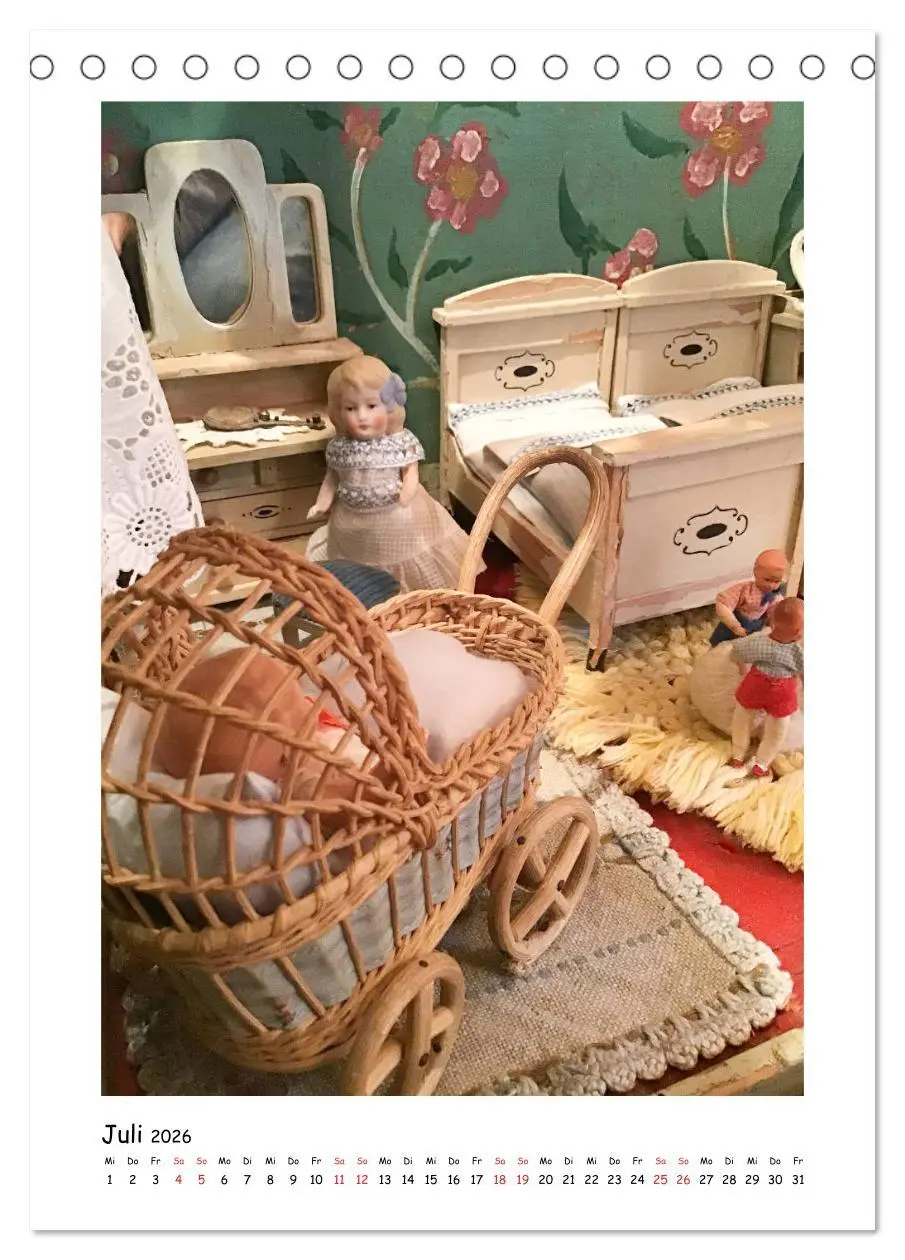 Bild: 9783516393101 | Alte Puppenzimmer (Tischkalender 2026 DIN A5 hoch), CALVENDO...