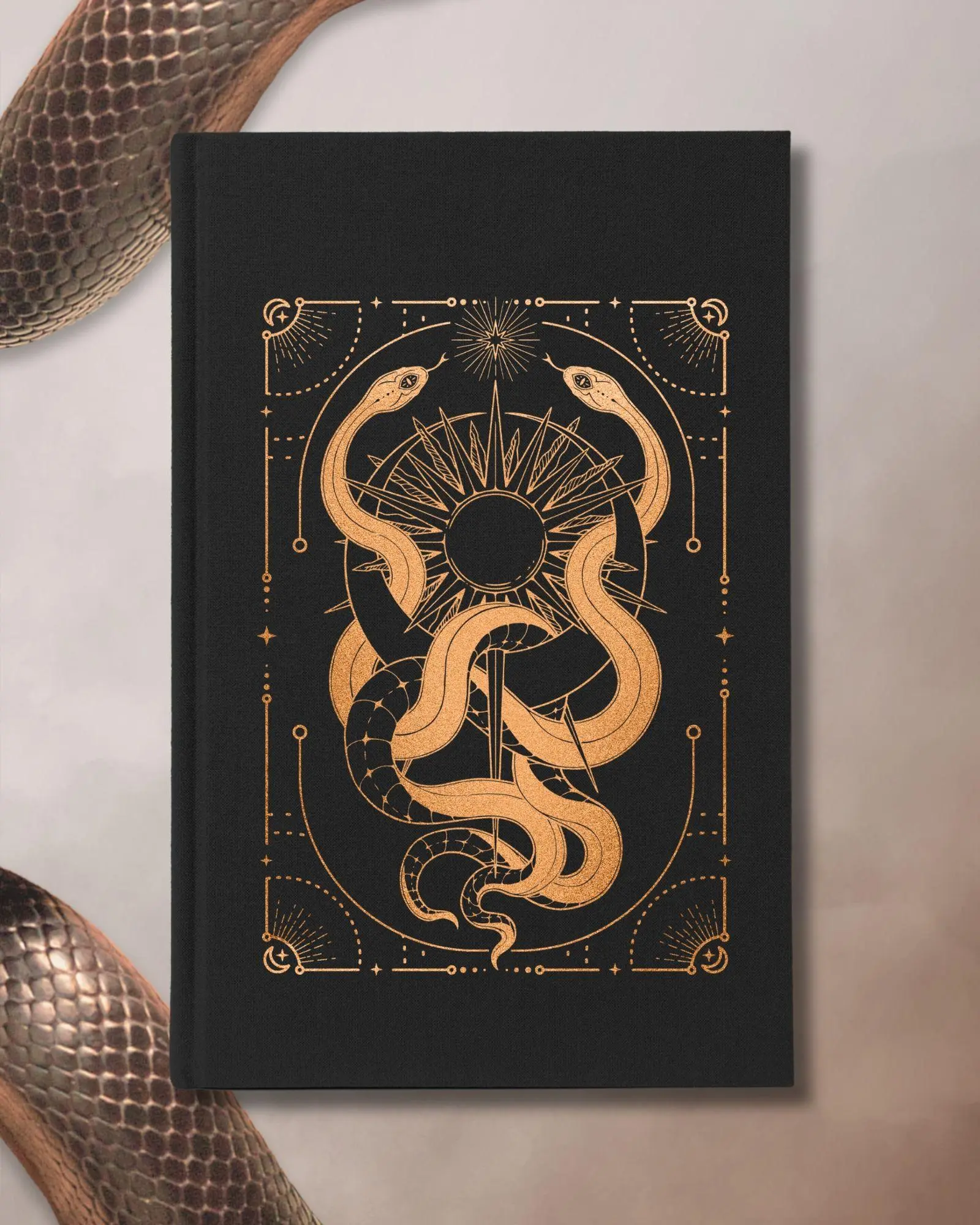 Bild: 9781682816301 | Verity Guild | An Enemies-To-Lovers Romantasy | Mai Corland | Buch