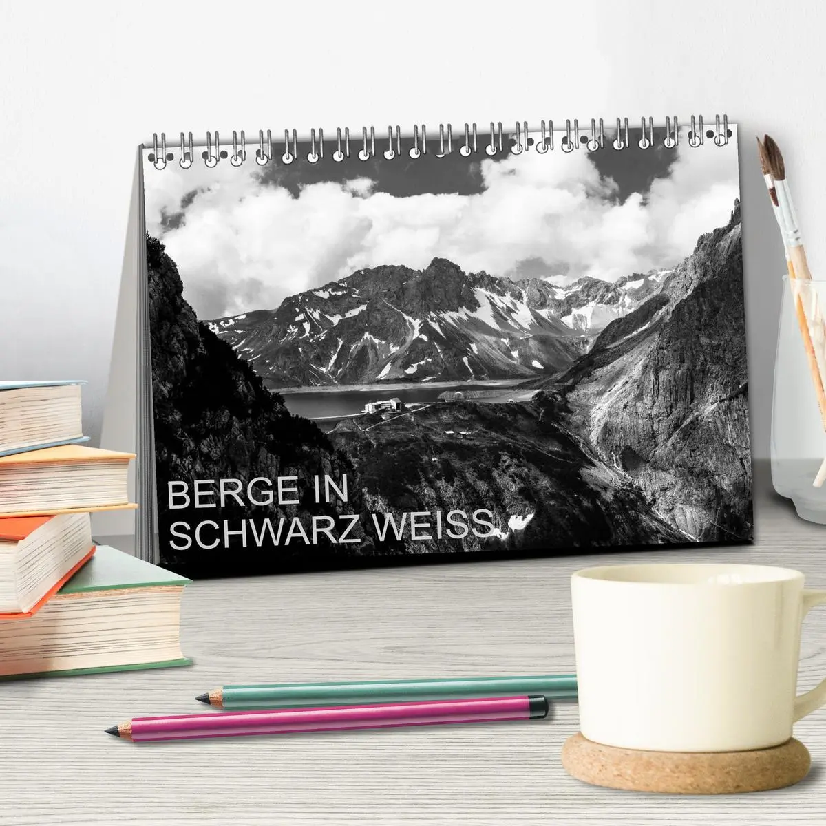 Bild: 9783516097801 | BERGE IN SCHWARZ WEISS (Tischkalender 2026 DIN A5 quer), CALVENDO...