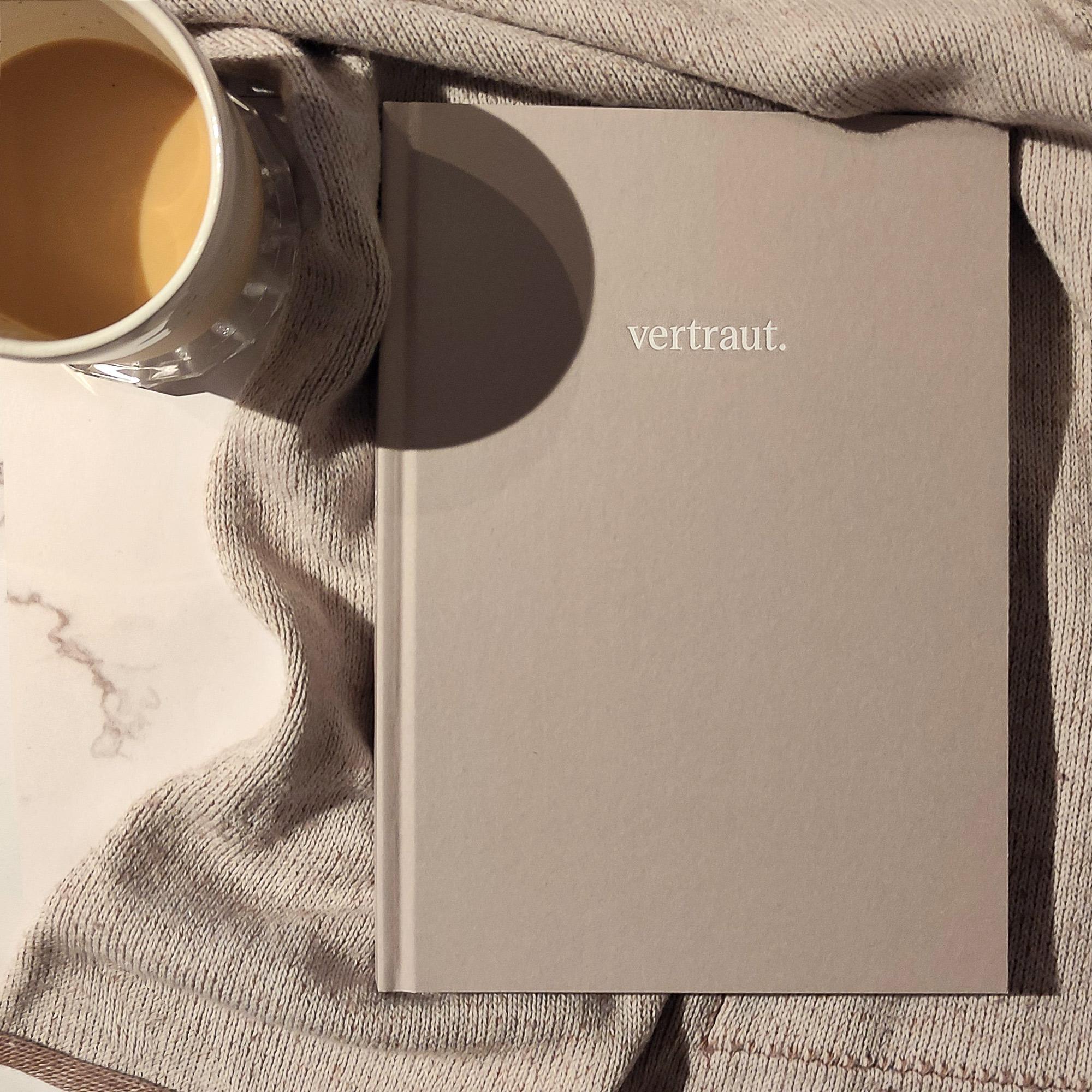 Bild: 9783957348401 | vertraut. | Judith Fast | Buch | 160 S. | Deutsch | 2022