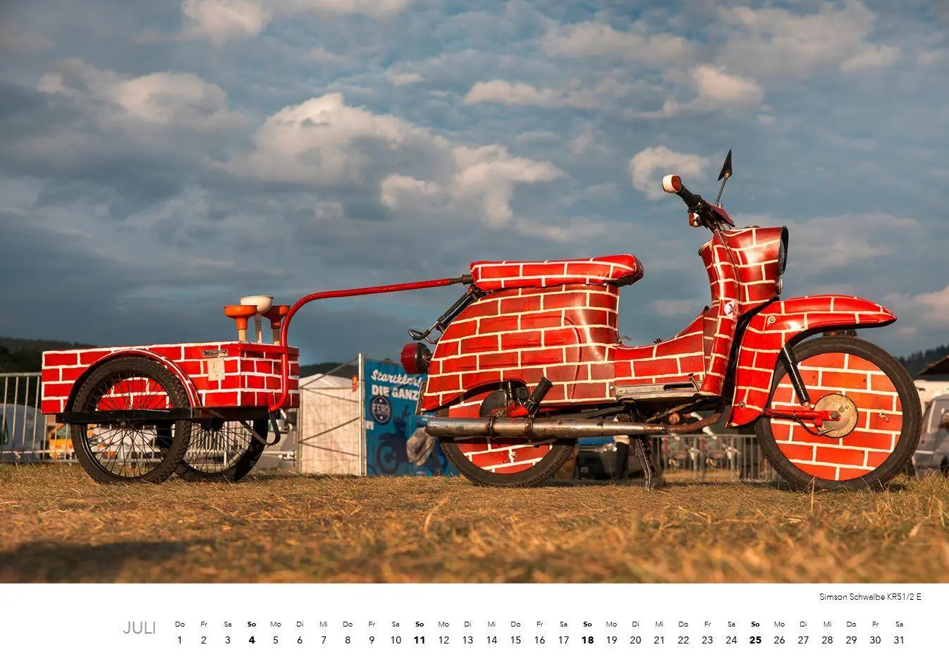 Bild: 9783960585602 | Simson Schwalbe 2027 Kalender | Zwei Takte Glück, zwölf Monate Freude