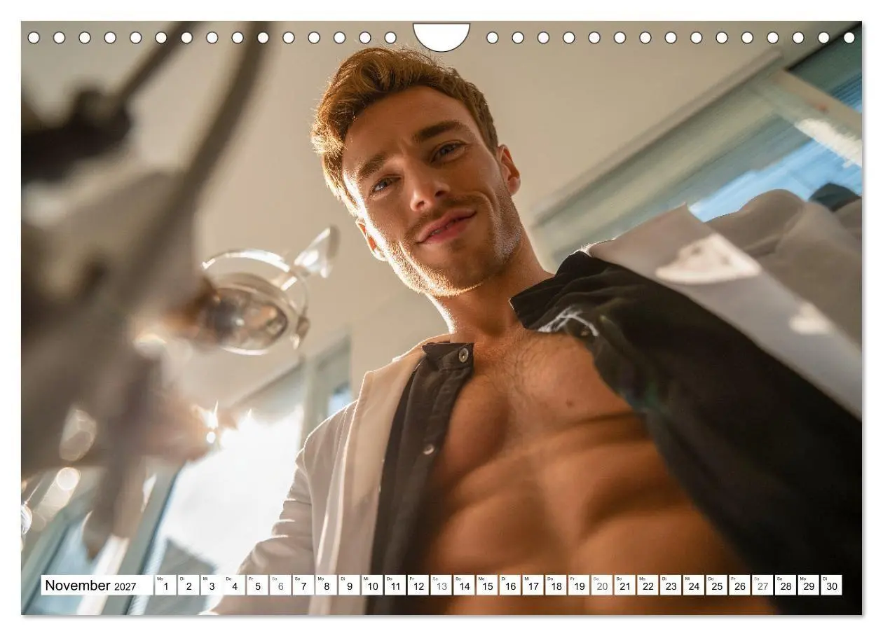 Bild: 9783516922103 | SEXY ÄRZTE - Männlich, muskulös und einsatzbereit (Wandkalender...