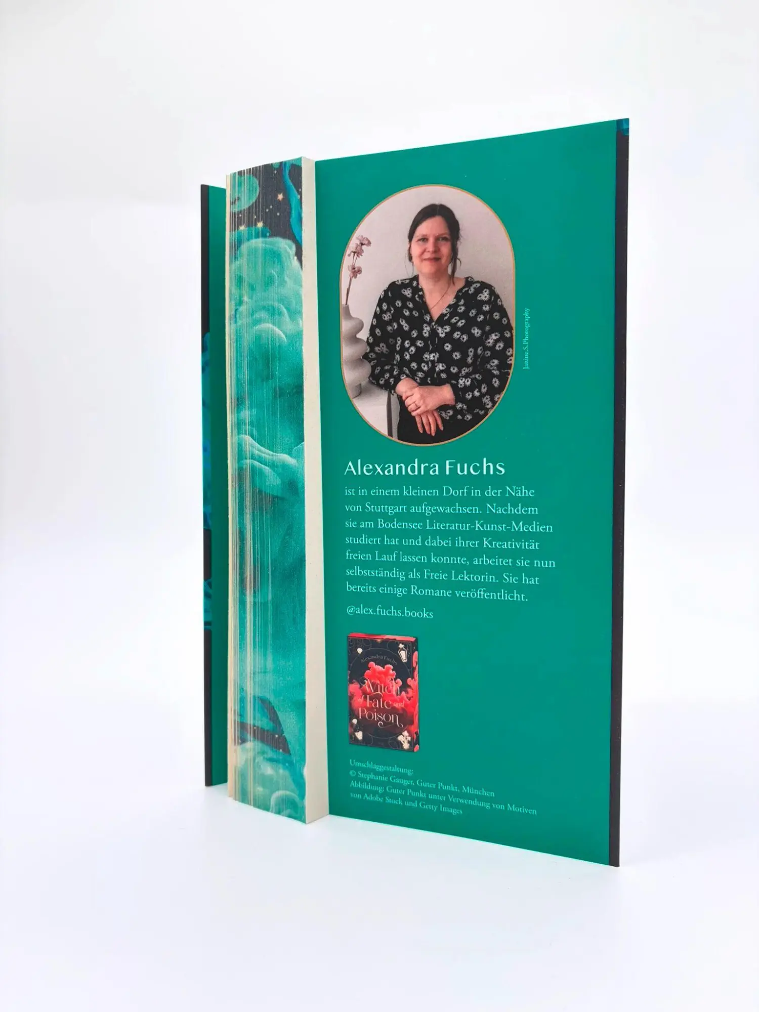 Bild: 9783596713103 | Witch of Darkness and Fortune | Alexandra Fuchs | Taschenbuch | 368 S.