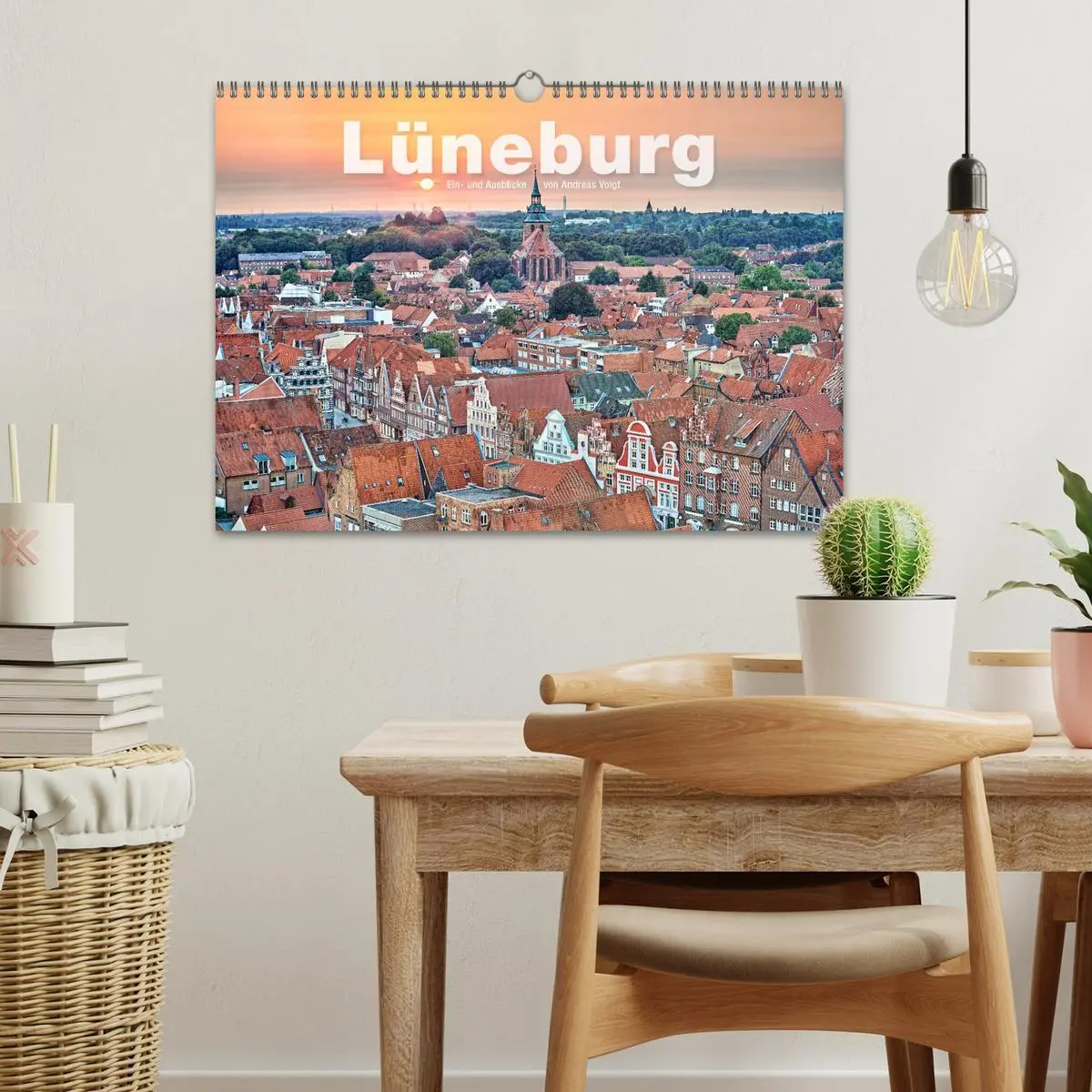 Bild: 9783457851104 | LÜNEBURG Ein- und Ausblicke von Andreas Voigt (Wandkalender 2026...