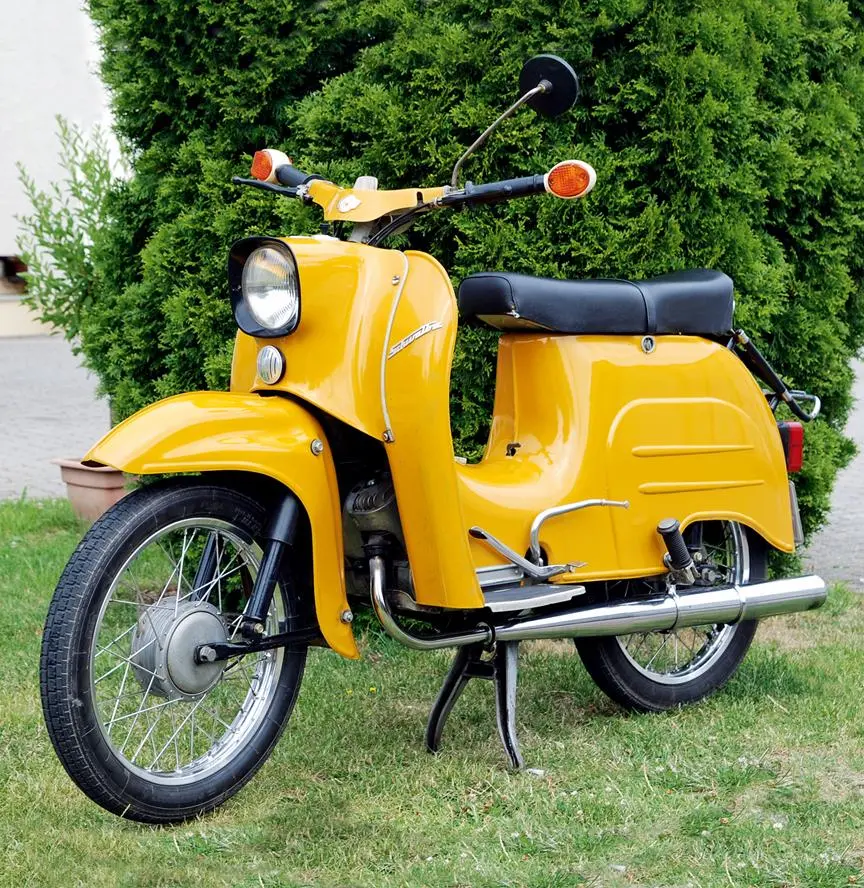 Bild: 9783751611404 | Jahrbuch Motorräder 2025 | Jürgen Nöll | Taschenbuch | 144 S. | 2024