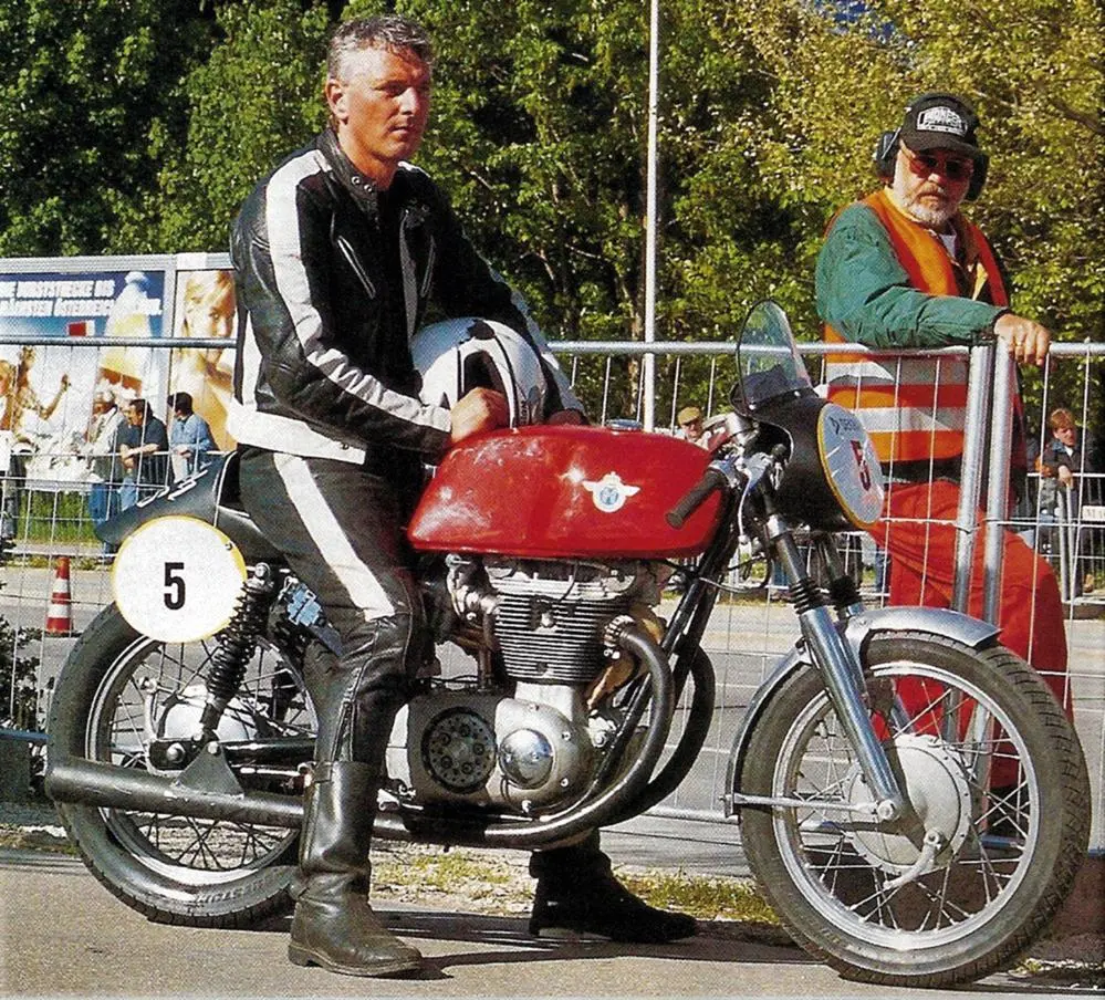 Bild: 9783751611404 | Jahrbuch Motorräder 2025 | Jürgen Nöll | Taschenbuch | 144 S. | 2024