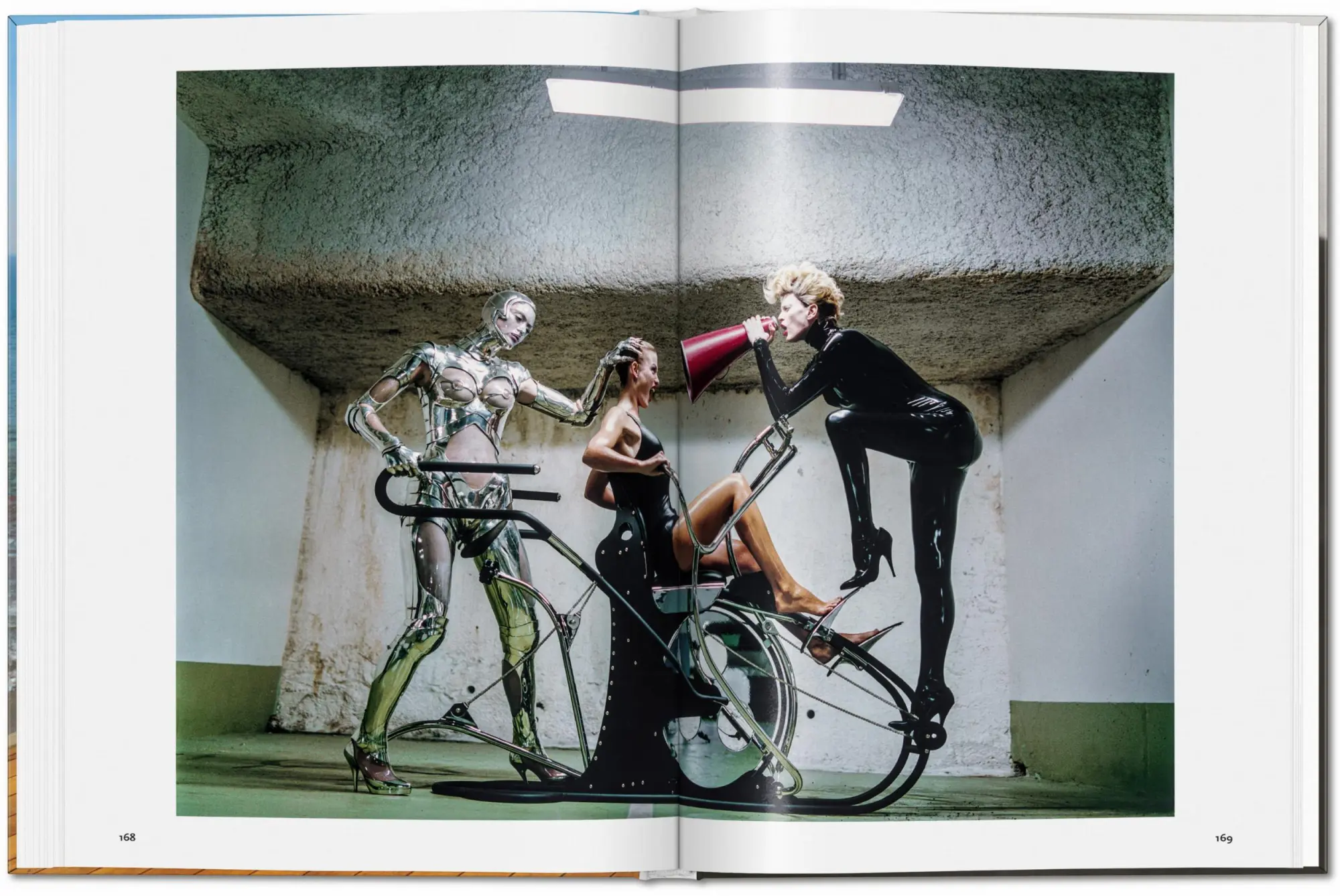 Bild: 9783836594004 | Helmut Newton | Sarah Mower | Buch | 192 S. | Deutsch | 2024