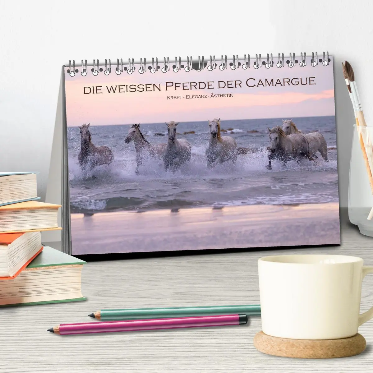 Bild: 9783457306604 | Die weißen Pferde der Camargue (Tischkalender 2026 DIN A5 quer),...