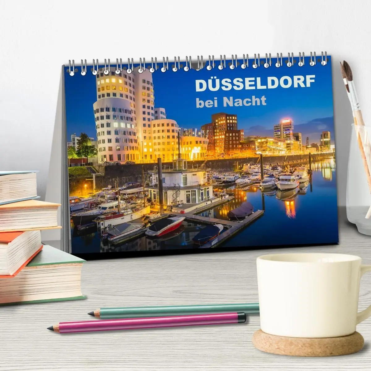 Bild: 9783594086704 | Düsseldorf bei Nacht (Tischkalender 2027 DIN A5 quer), CALVENDO...