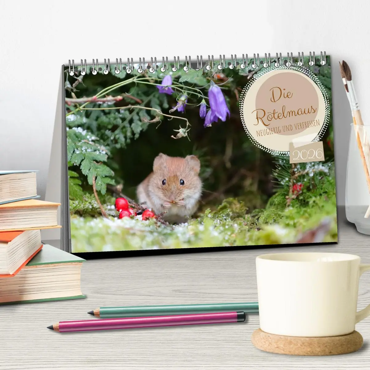 Bild: 9783457525005 | Die Rötelmaus - neugierig und verfressen (Tischkalender 2026 DIN A5...
