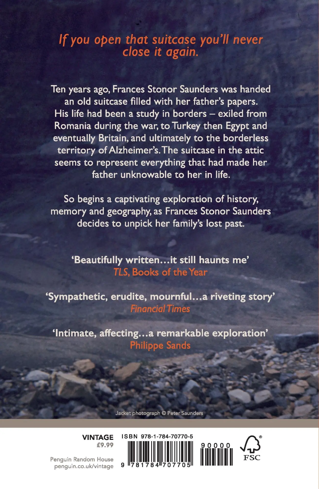 Cover: 9781784707705 | The Suitcase | Six Attempts to Cross a Border | Saunders | Taschenbuch