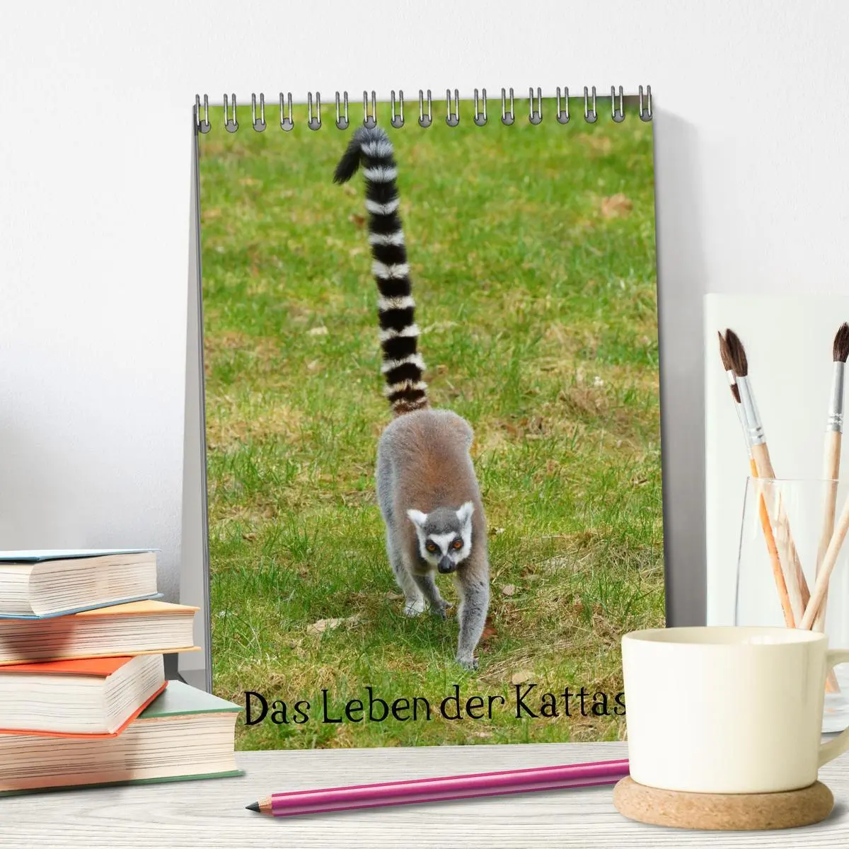 Bild: 9783516478006 | Das Leben der Kattas (Tischkalender 2026 DIN A5 hoch), CALVENDO...