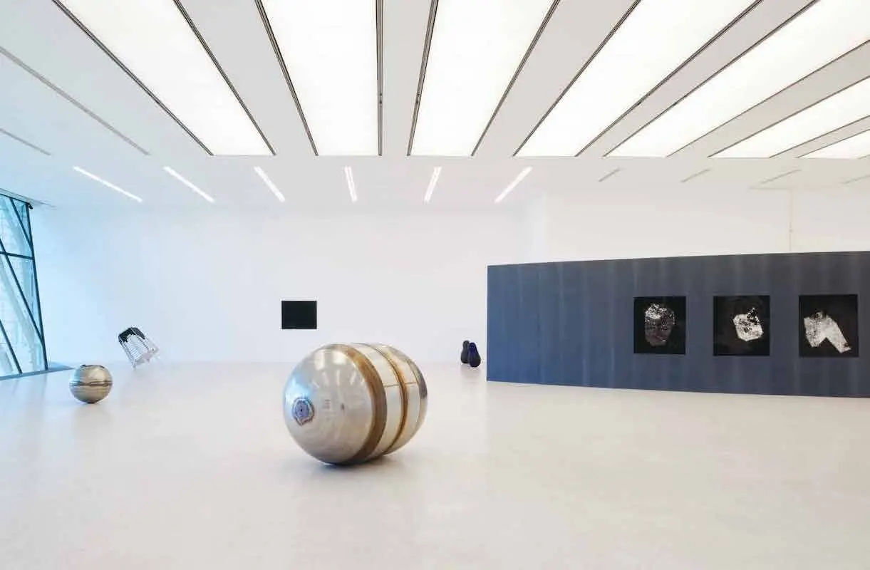 Bild: 9783775749107 | Sonia Leimer | Space Junk | Bolzano Museion - Museum für moderne Kunst