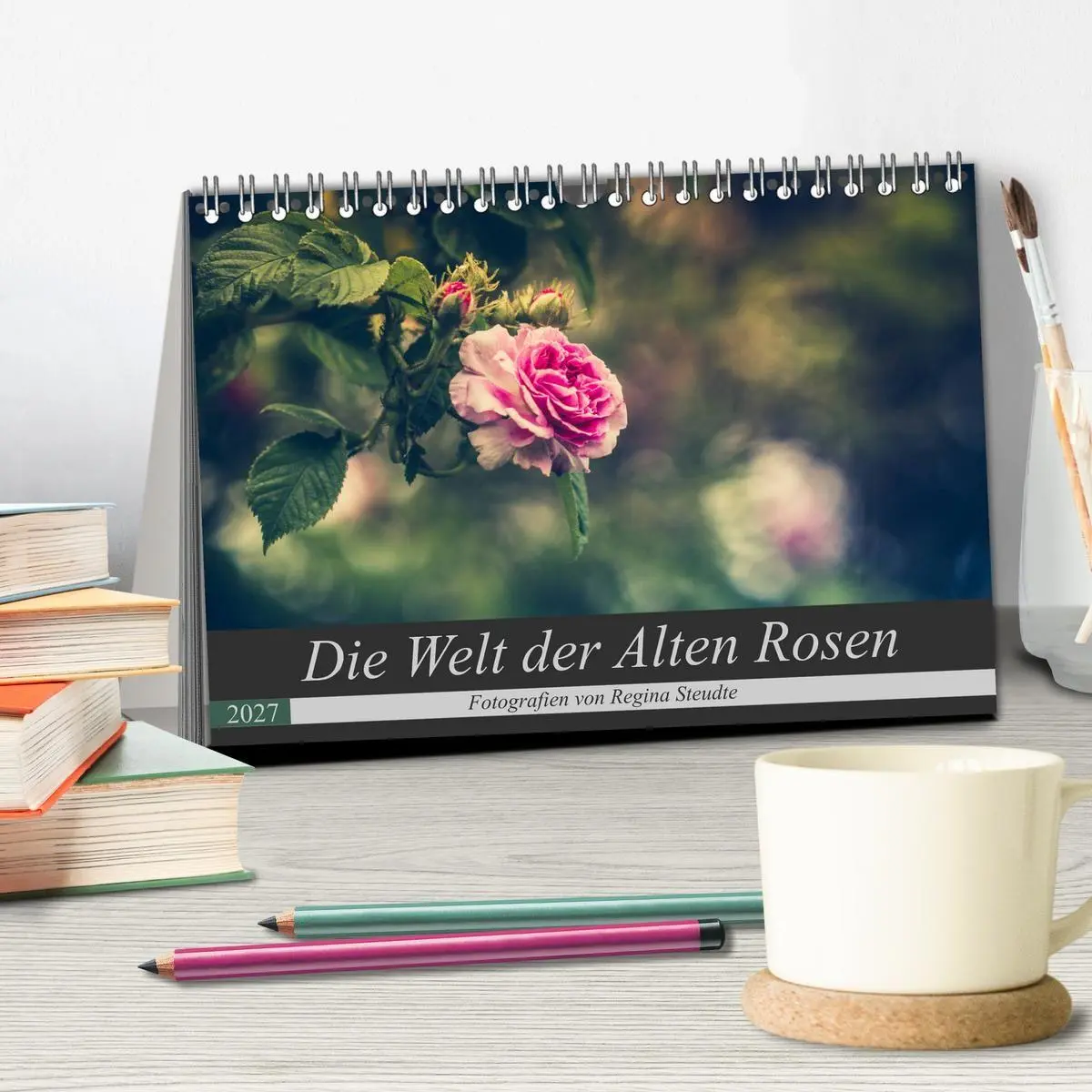 Bild: 9783569810808 | Die Welt der Alten Rosen (Tischkalender 2027 DIN A5 quer), CALVENDO...