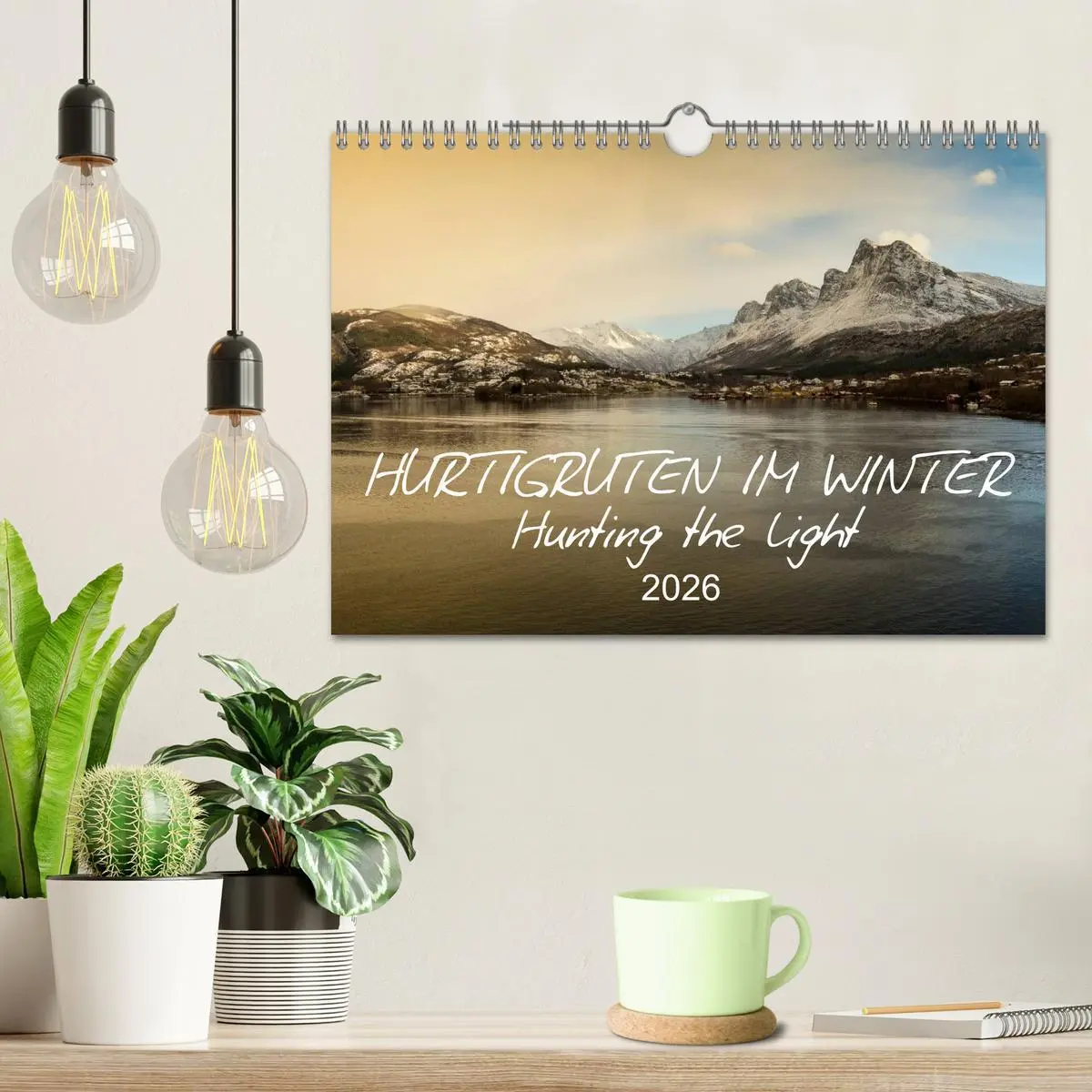Bild: 9783516238808 | Hurtigruten im Winter - Hunting the light (Wandkalender 2026 DIN A4...