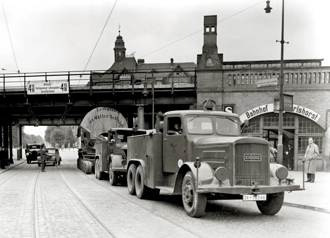 Bild: 9783751610209 | Jahrbuch Lastwagen 2022 | Bernd Regenberg | Taschenbuch | 144 S.