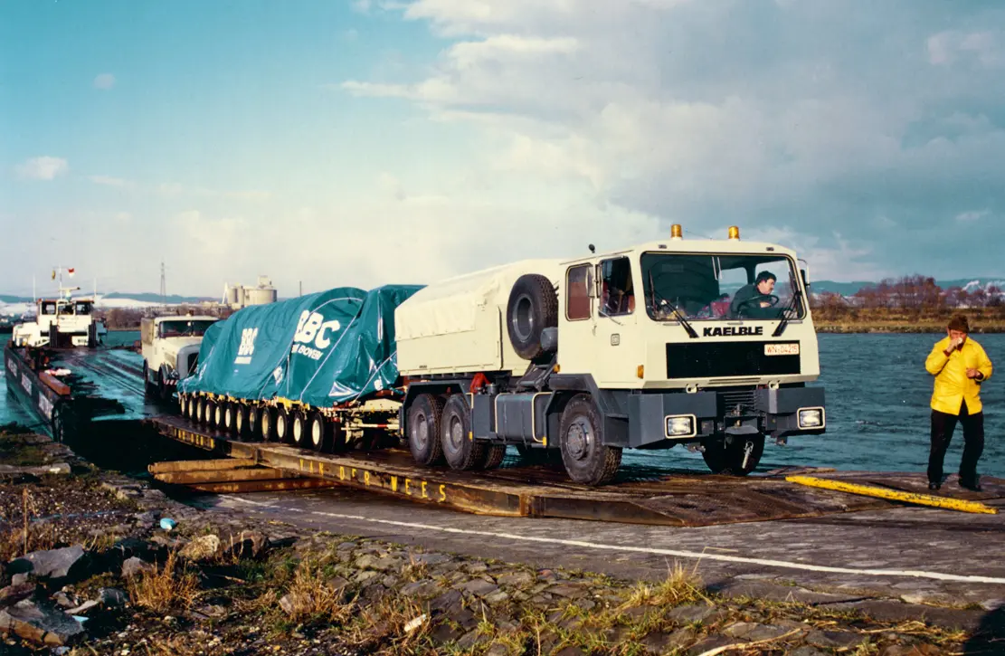 Bild: 9783751610209 | Jahrbuch Lastwagen 2022 | Bernd Regenberg | Taschenbuch | 144 S.