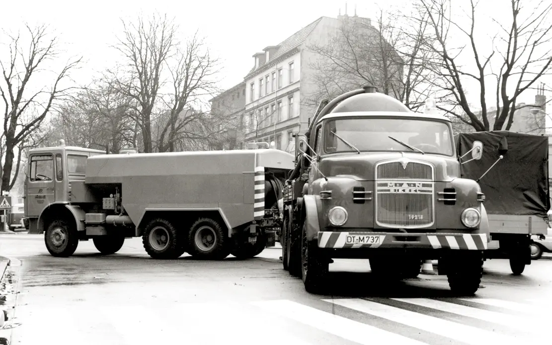 Bild: 9783751610209 | Jahrbuch Lastwagen 2022 | Bernd Regenberg | Taschenbuch | 144 S.