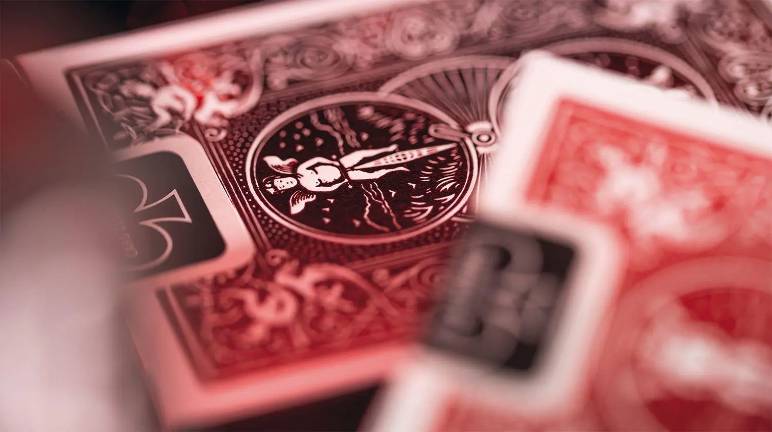 Bild: 73854024409 | Bicycle Mettaluxe Red | United States Playing Card Company | Spiel