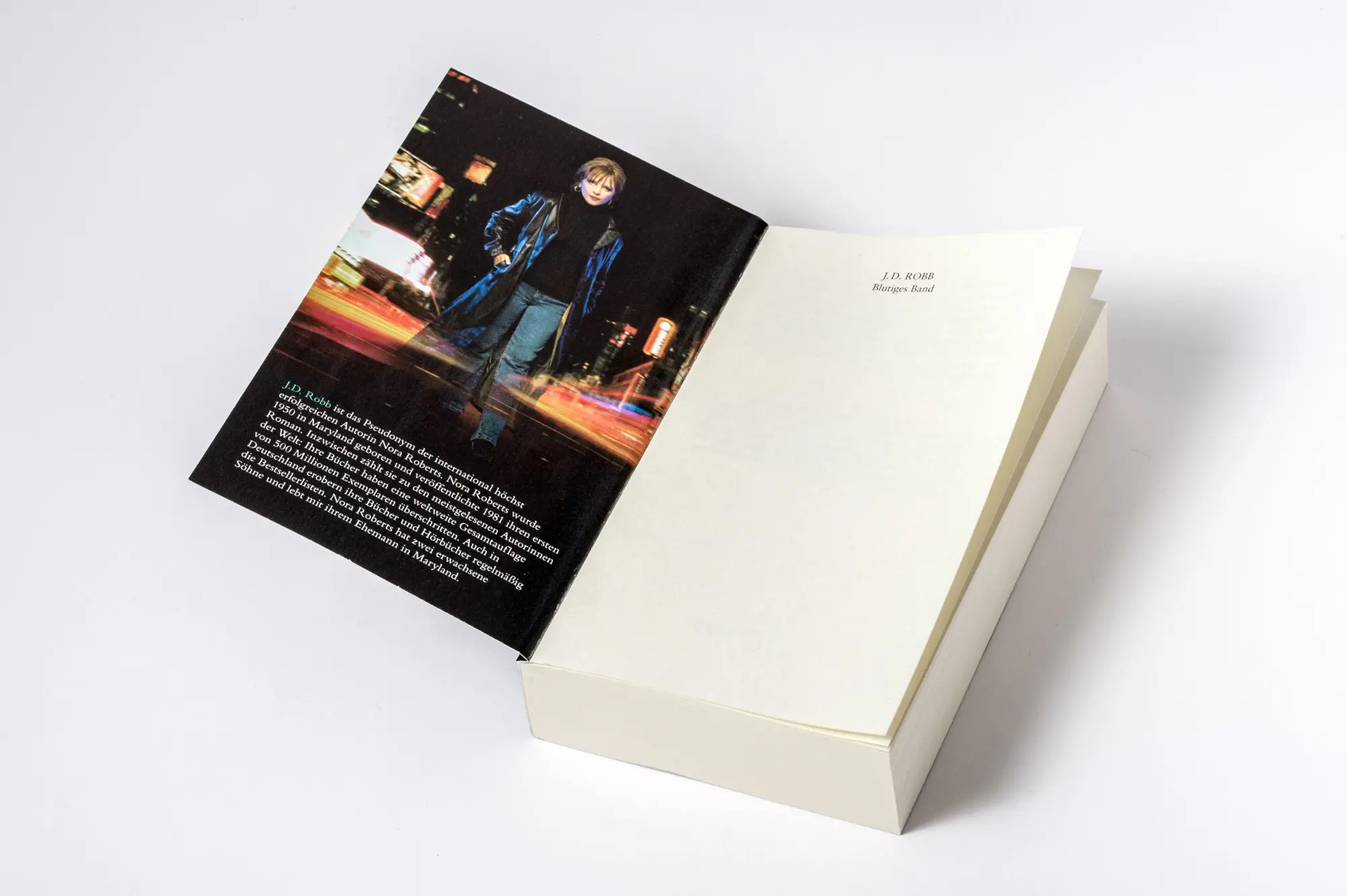 Bild: 9783734115509 | Blutiges Band | Roman | J. D. Robb | Taschenbuch | Eve Dallas | 496 S.