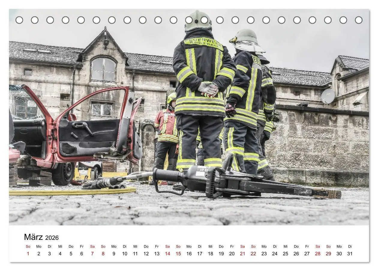 Bild: 9783457688809 | FEUERWEHR IM EINSATZ (Tischkalender 2026 DIN A5 quer), CALVENDO...