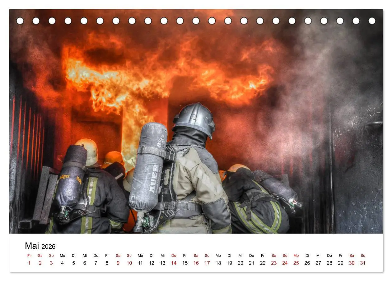 Bild: 9783457688809 | FEUERWEHR IM EINSATZ (Tischkalender 2026 DIN A5 quer), CALVENDO...