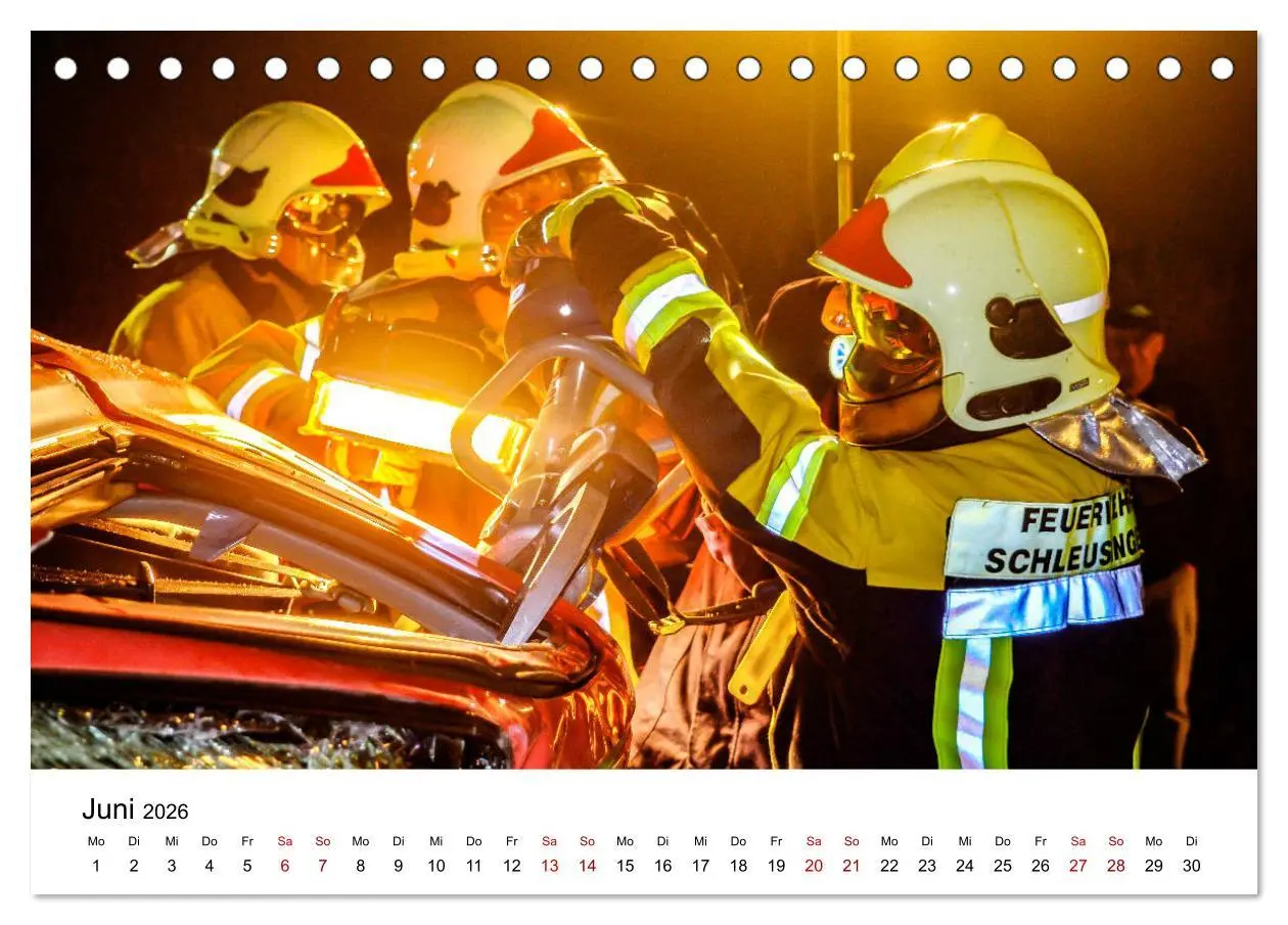 Bild: 9783457688809 | FEUERWEHR IM EINSATZ (Tischkalender 2026 DIN A5 quer), CALVENDO...