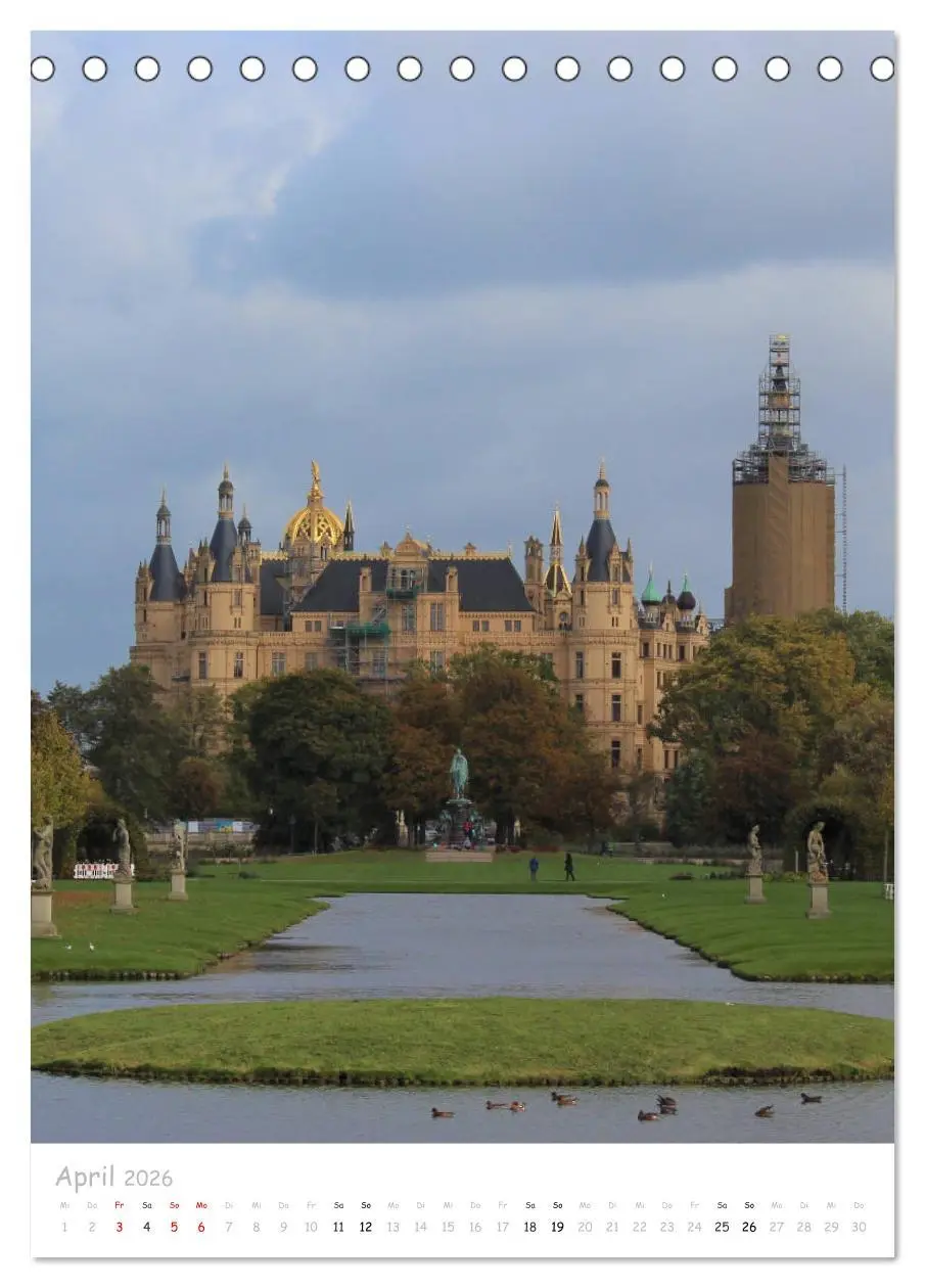 Bild: 9783516399509 | Ein Tag durch Schwerin (Tischkalender 2026 DIN A5 hoch), CALVENDO...