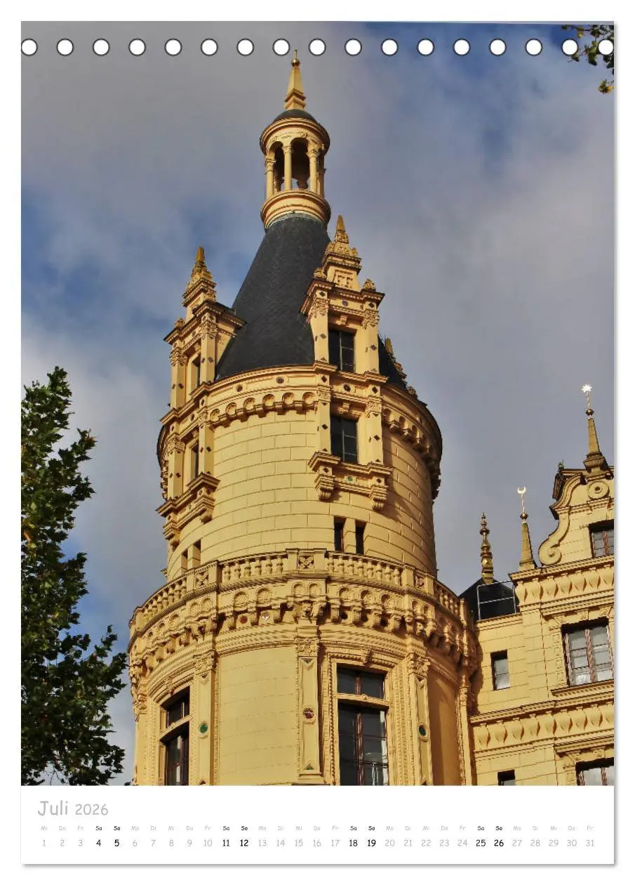 Bild: 9783516399509 | Ein Tag durch Schwerin (Tischkalender 2026 DIN A5 hoch), CALVENDO...
