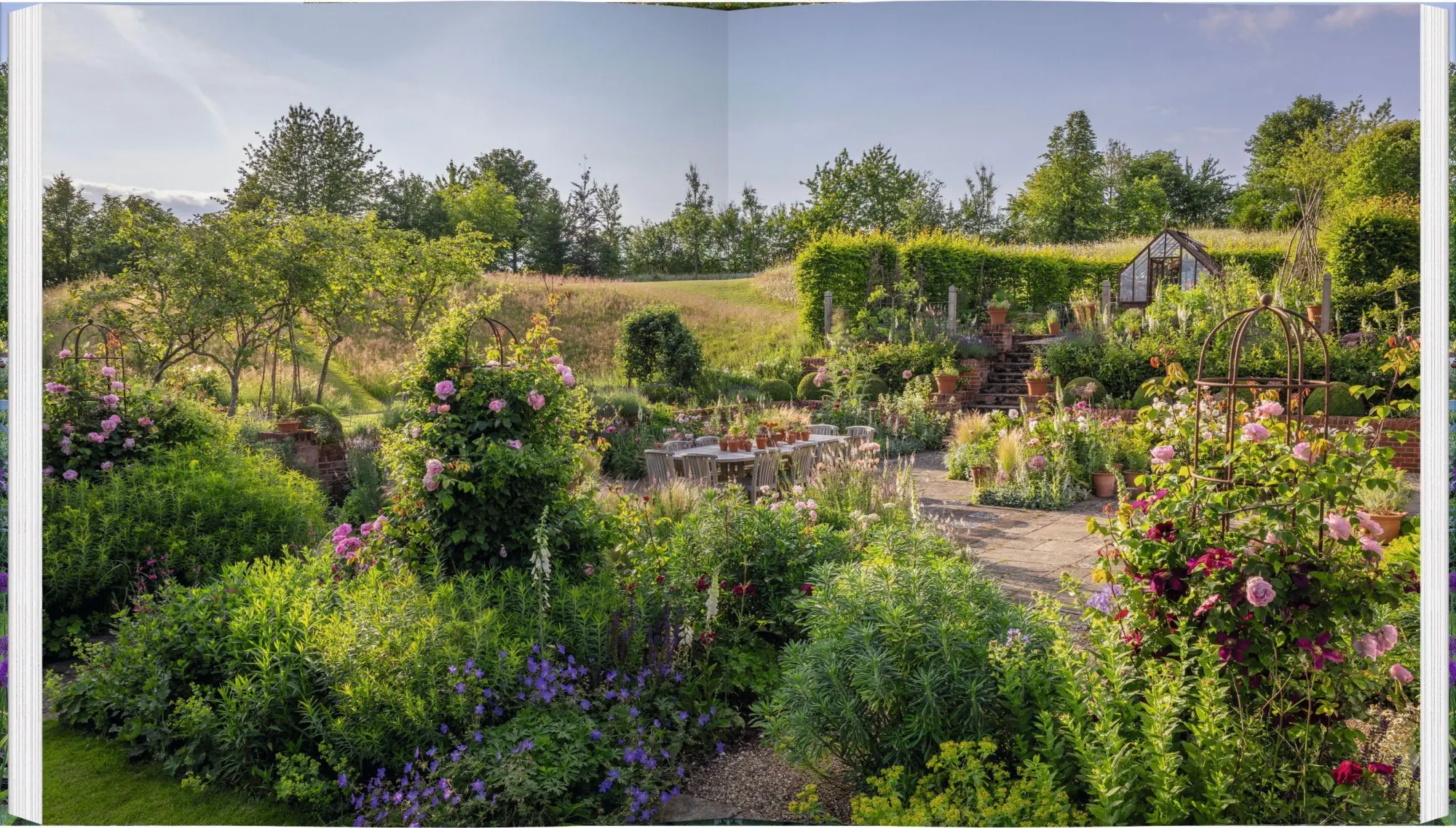 Bild: 9783836922210 | Die schönsten Cottage-Gärten Englands | Claire Foggett | Buch | 256 S.