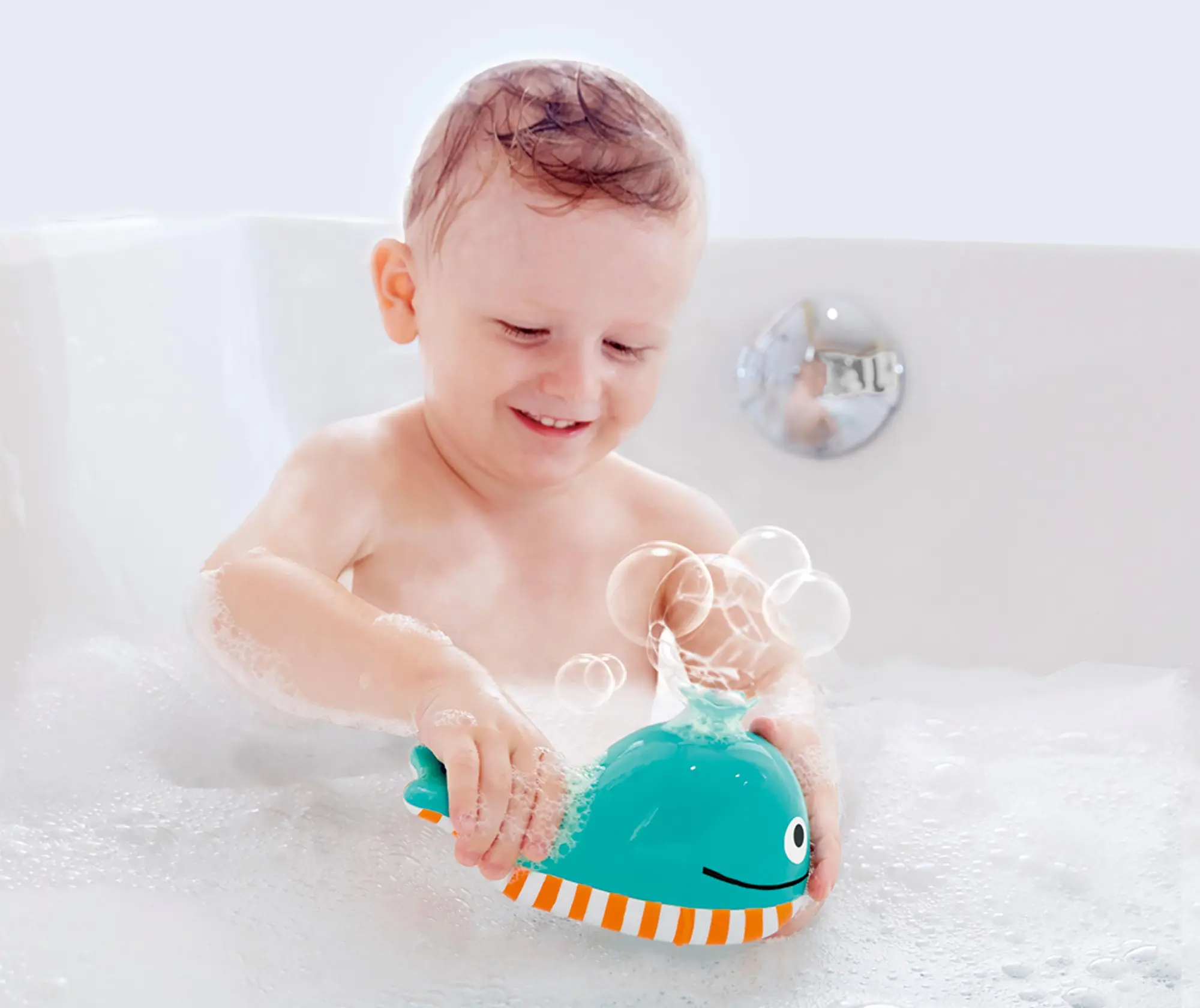 Bild: 6943478025110 | Hape - Badespielzeug Seifenblasen-Wal | Toynamics Europe GmbH | E0216