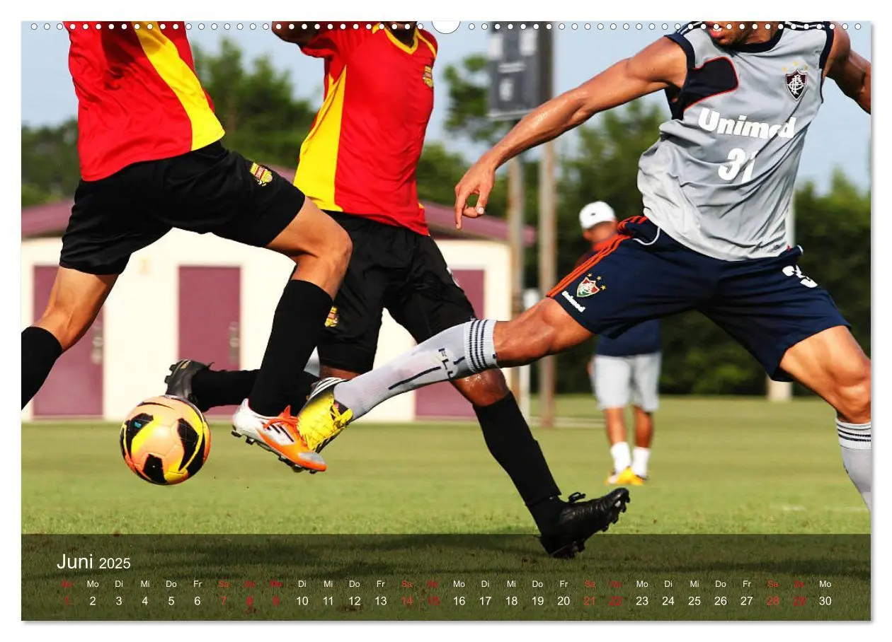 Bild: 9783435326310 | Leidenschaft Fußball (Wandkalender 2025 DIN A2 quer), CALVENDO...