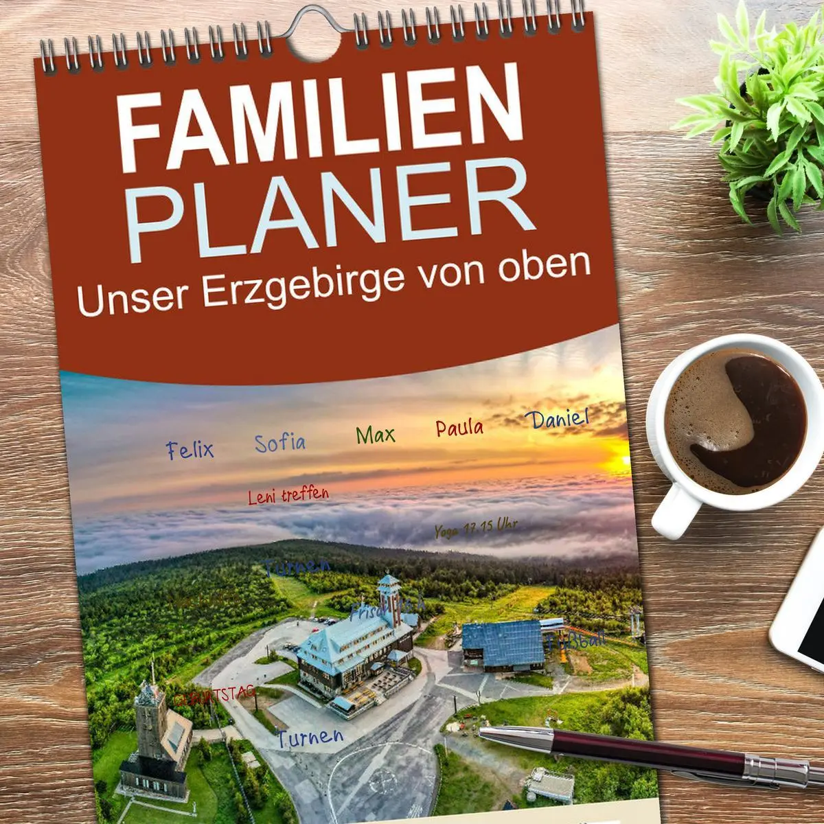 Bild: 9783516506310 | Familienplaner 2026 - Unser Erzgebirge von oben mit 5 Spalten...