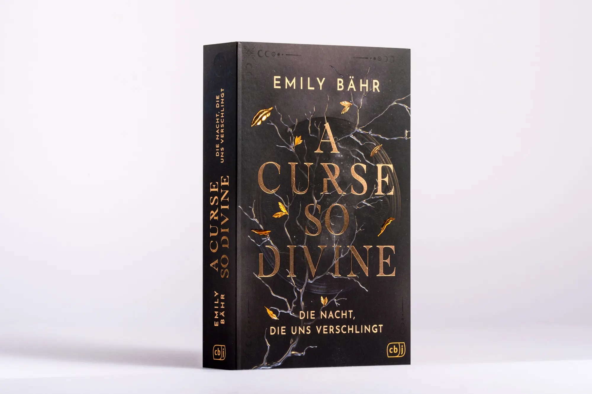 Bild: 9783570167410 | A Curse so Divine - Die Nacht, die uns verschlingt | Emily Bähr | Buch