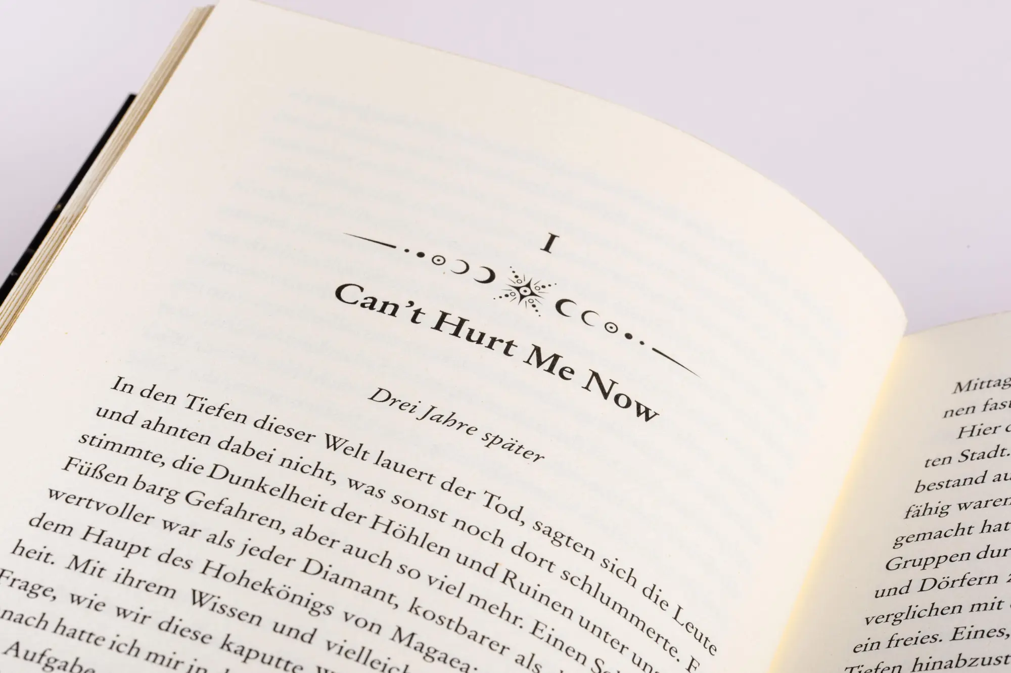Bild: 9783570167410 | A Curse so Divine - Die Nacht, die uns verschlingt | Emily Bähr | Buch
