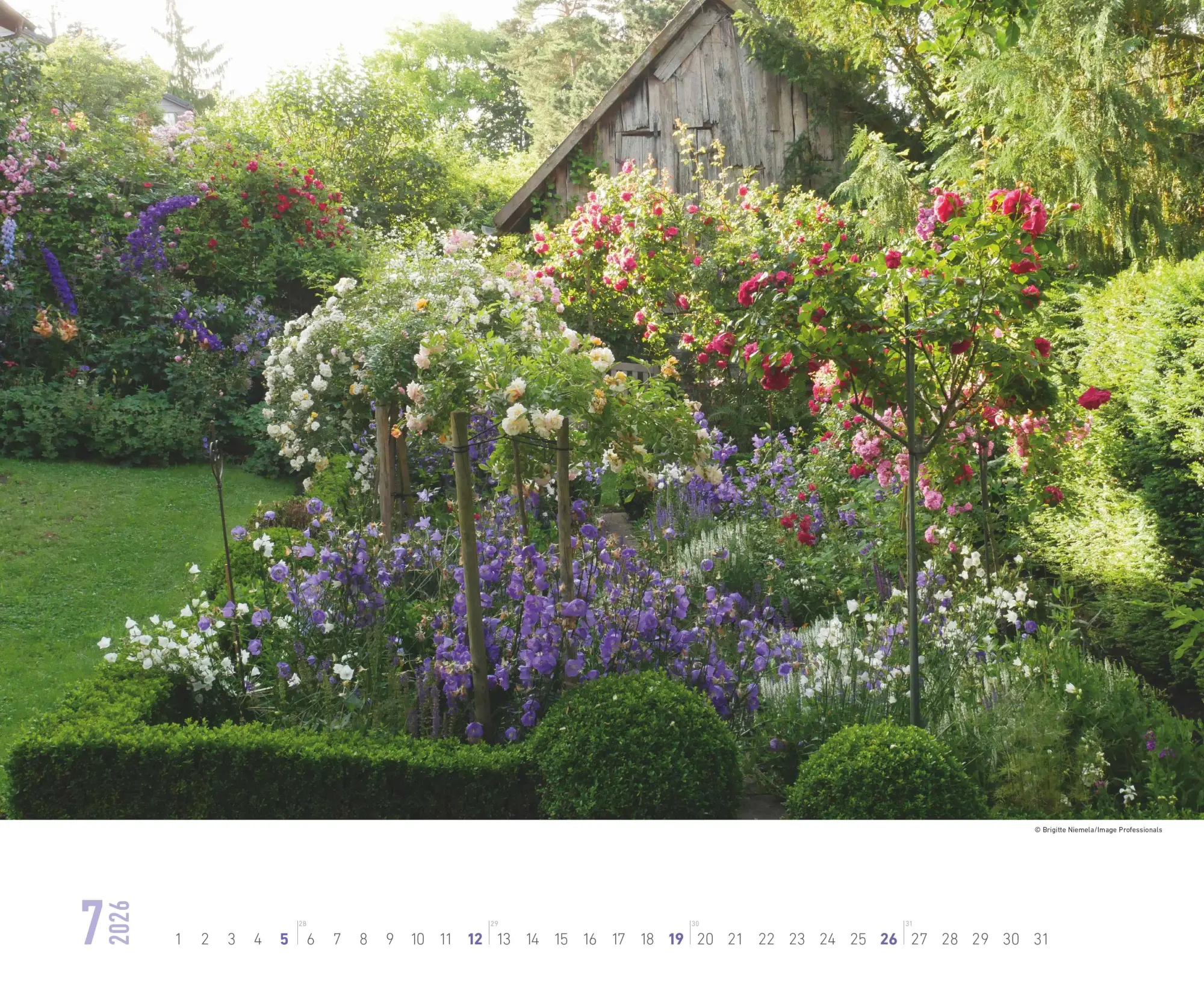 Bild: 4069095008410 | Gartenparadiese 2026 - Wandkalender 52 x 42,5 cm - Spiralbindung
