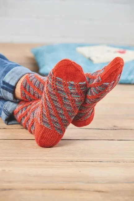 Bild: 9783841065711 | Socken mit Hebemaschen | Tolle Muster einfach stricken | Babette Ulmer