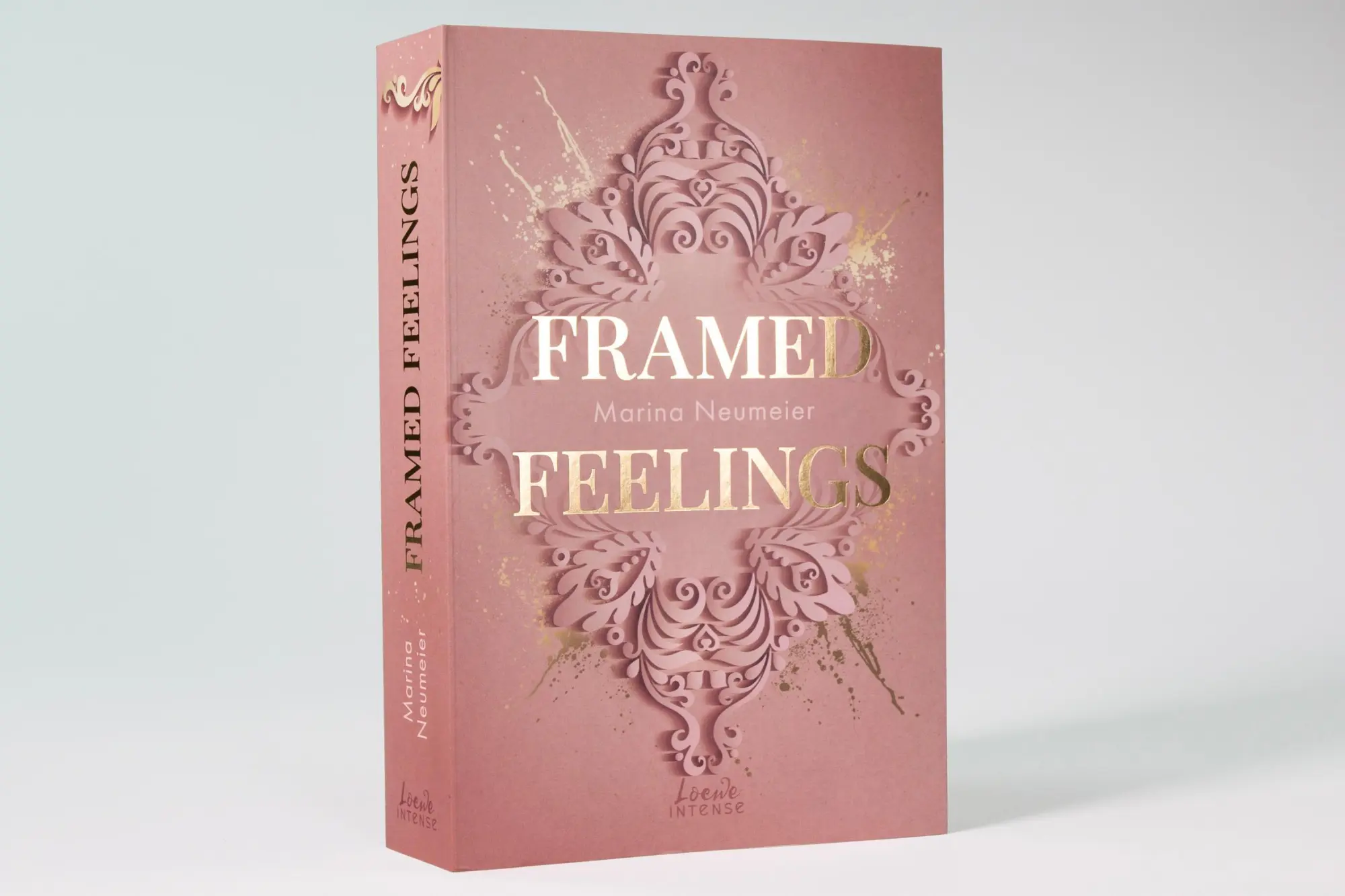 Bild: 9783743217911 | Framed Feelings (Golden Hearts, Band 1) | Marina Neumeier | Buch