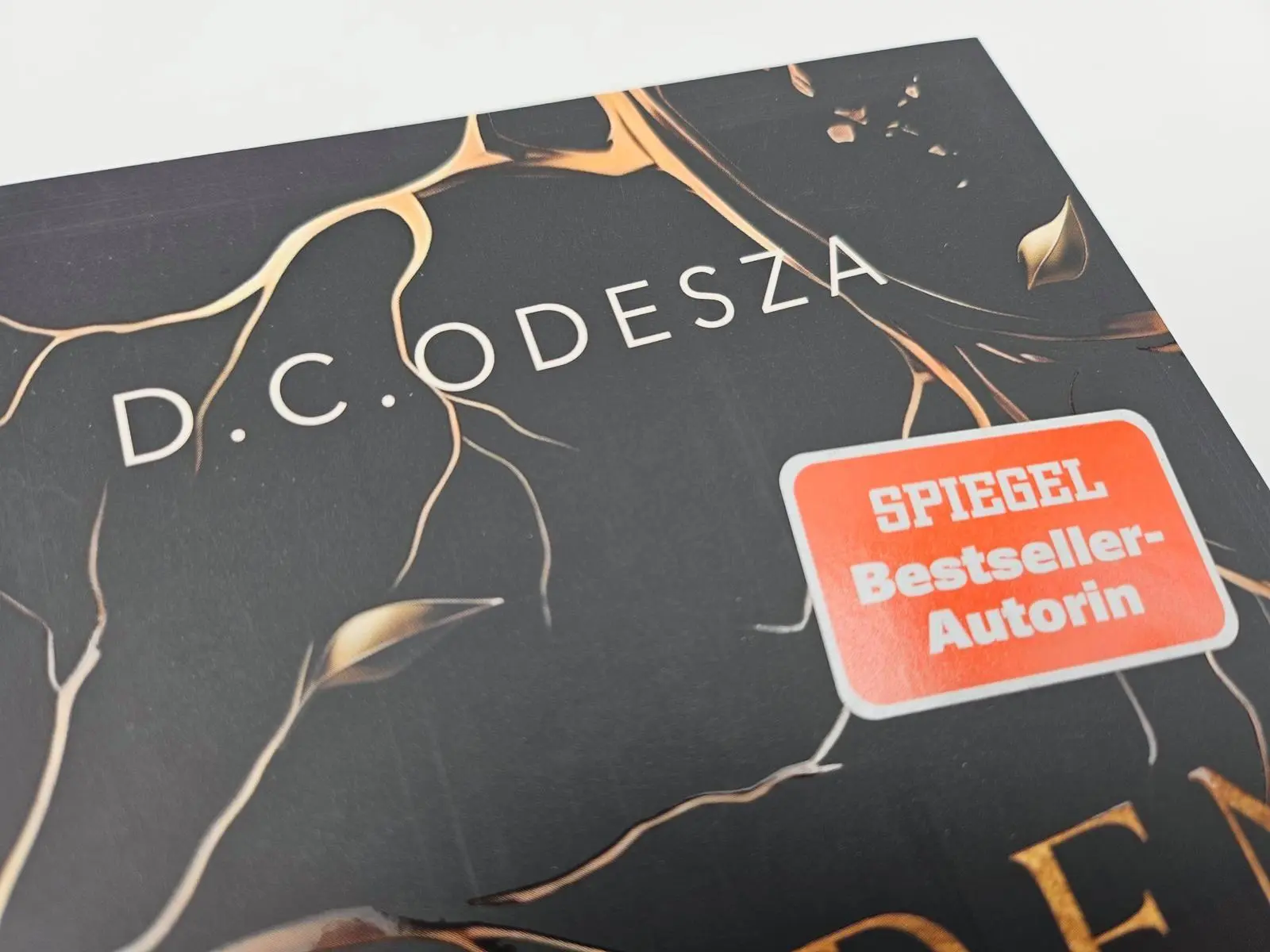 Bild: 9783492069311 | Golden Blood - A Deal with Darkness | D. C. Odesza | Taschenbuch