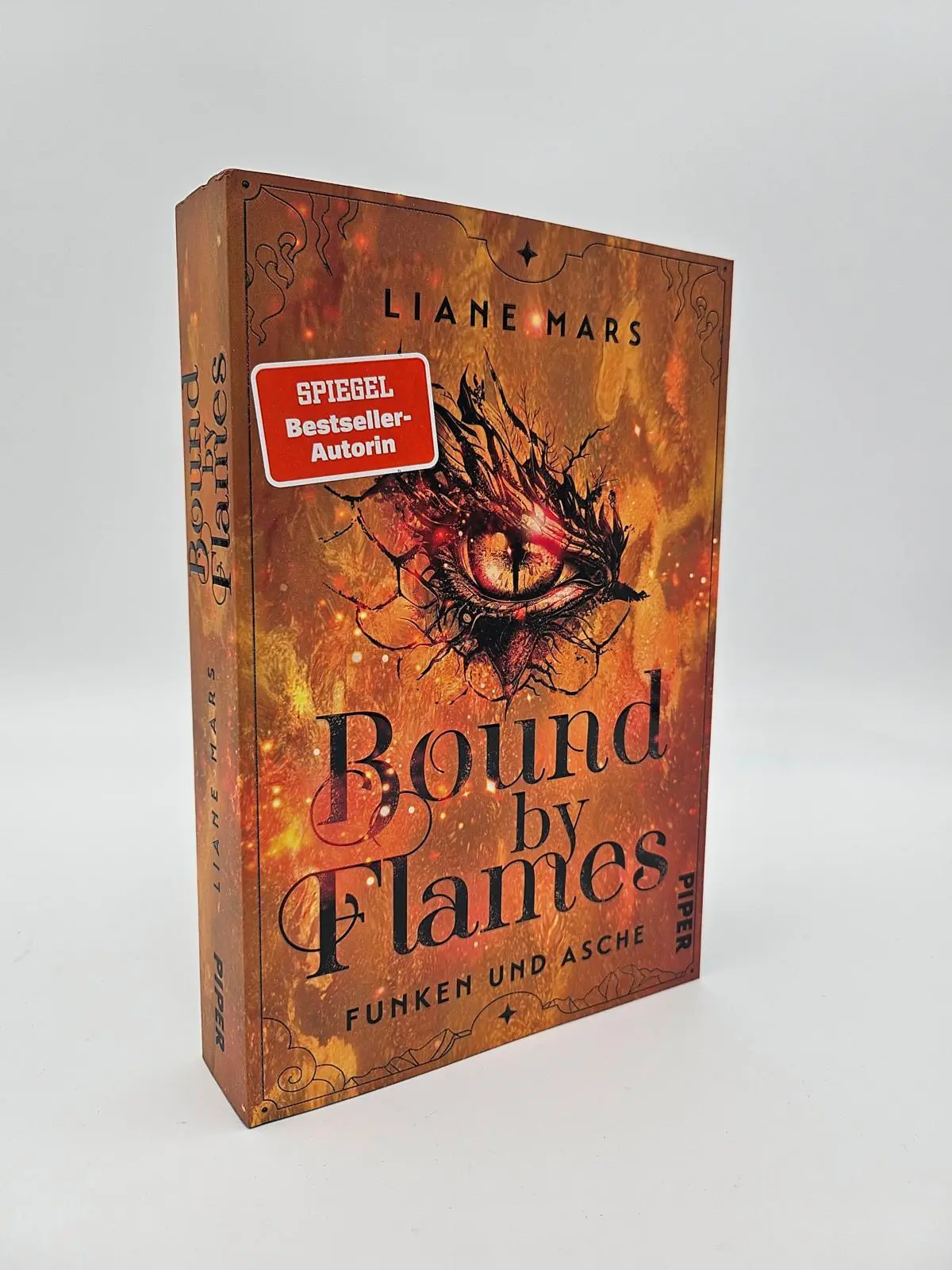 Bild: 9783492709811 | Bound by Flames | Roman Romantische Drachen-Fantasy | Liane Mars