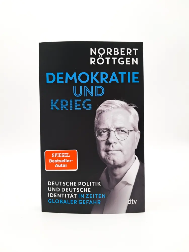 Bild: 9783423264112 | Demokratie und Krieg | Norbert Röttgen | Taschenbuch | 240 S. | 2024