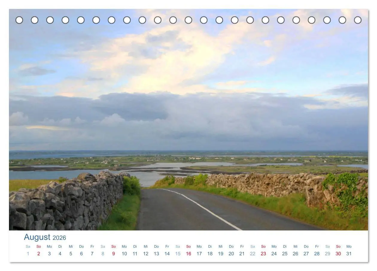 Bild: 9783457938812 | Irland 2026. Impressionen zwischen grünen Hügeln und blauen Küsten...