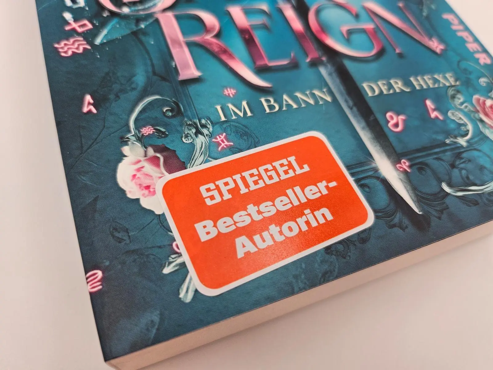 Bild: 9783492710213 | Darkest Reign - Im Bann der Hexe | Laura Labas | Taschenbuch | 448 S.