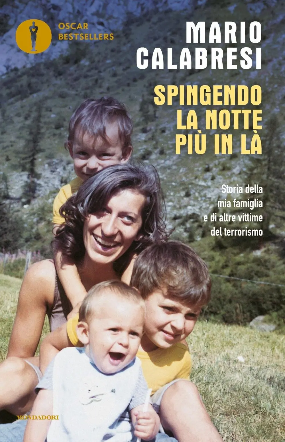 Cover: 9788804682813 | Spingendo la notte più in là. Storia della mia famiglia e di altre...
