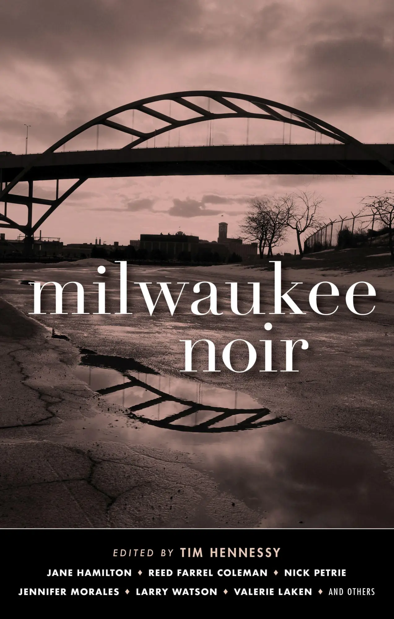 Cover: 9781617757013 | Milwaukee Noir | Tim Hennessy | Taschenbuch | Kartoniert / Broschiert