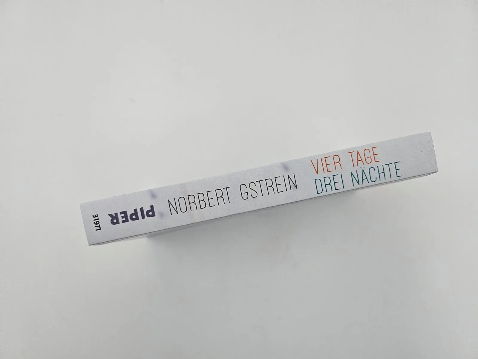 Bild: 9783492319713 | Vier Tage, drei Nächte | Ein Kammerspiel über Rassismus und Misogynie